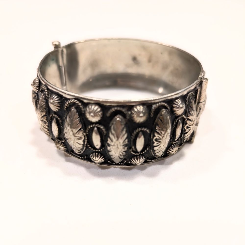Vintage Italy Alpacca Silver Engraved Boho Leaf Festival Bangle Bracelet Rare